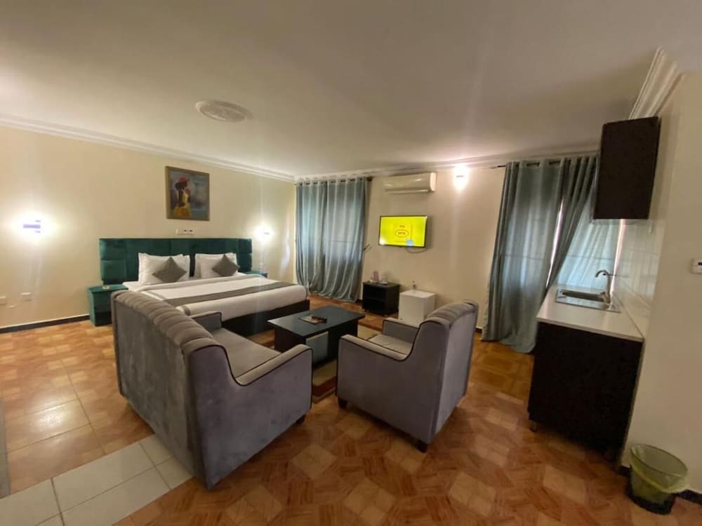 Executive Room - Photo 10