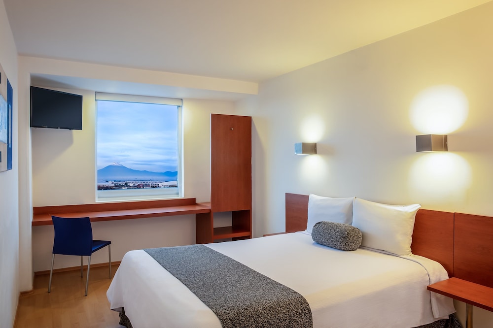 Standard Room, 1 Queen Bed - Photo 3