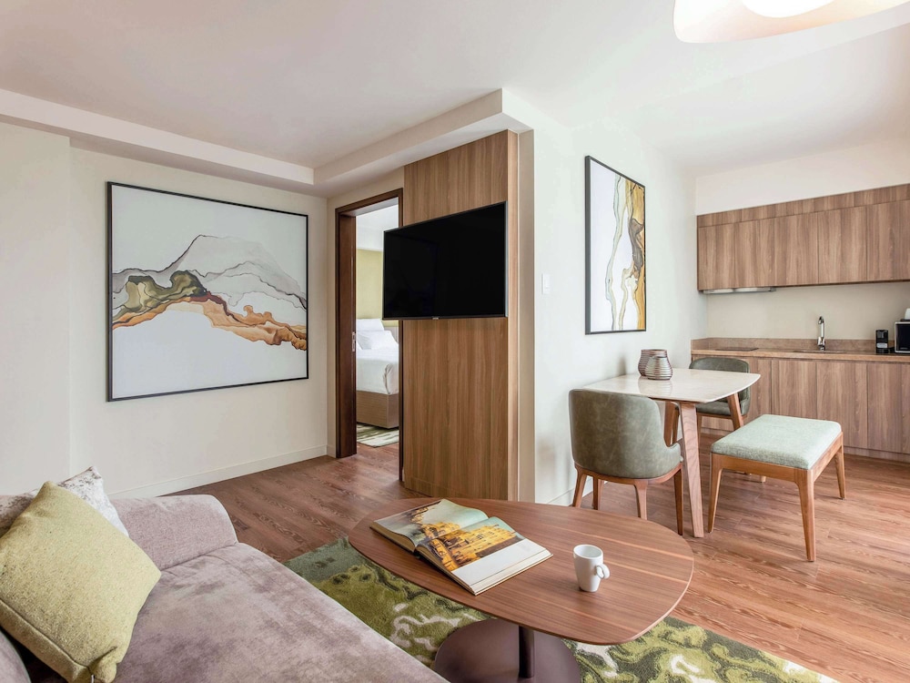 Deluxe Suite, 1 King Bed - Photo 2