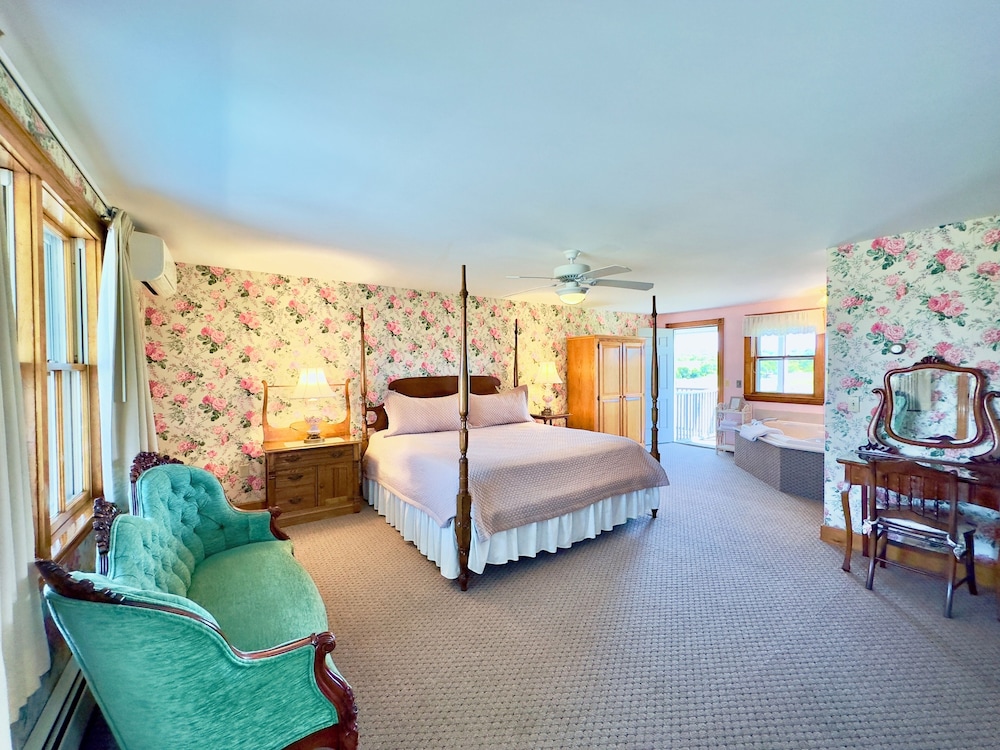 Room, 1 King Bed, Non Smoking, Garden View