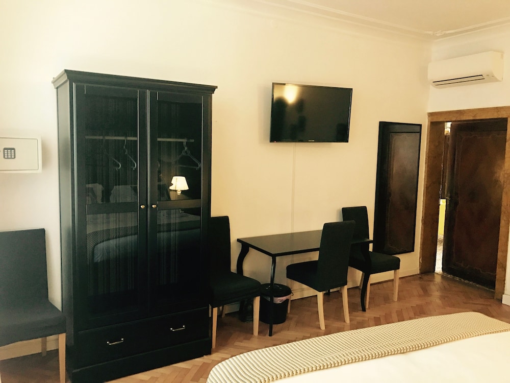 Premier Double Room, Private Bathroom, Canal View photo 2