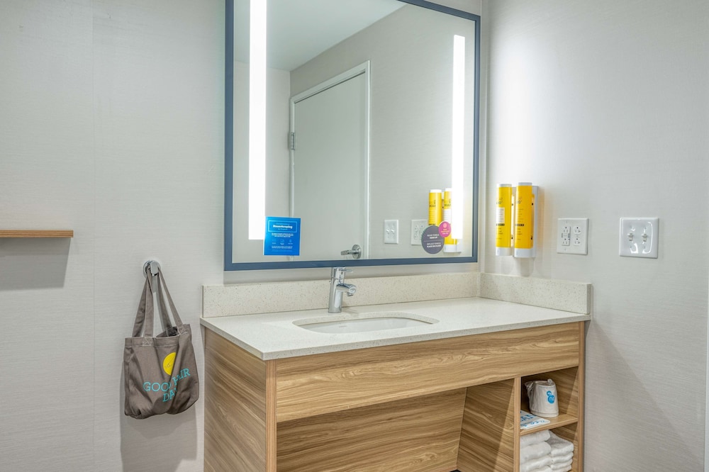 Room, 2 Queen Beds, Accessible, Bathtub - Photo 3