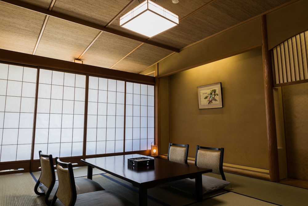 Basic Room, Smoking photo 2