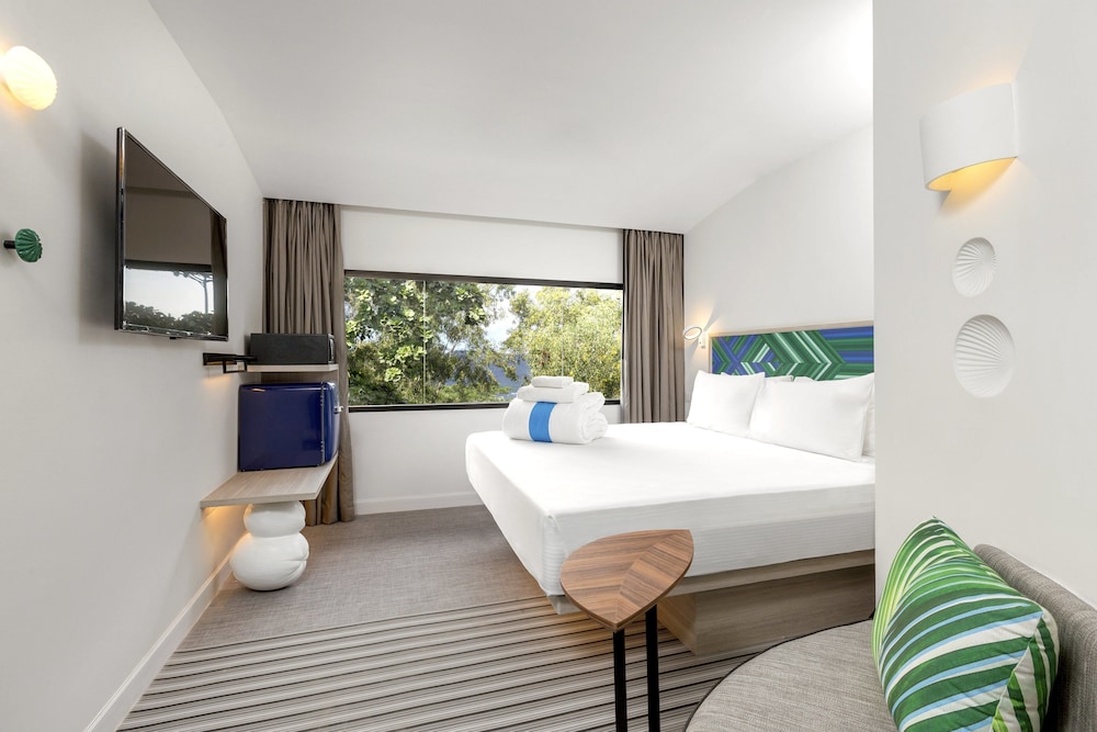 Room, 1 King Bed (COSI, Daily food & drink credit) photo 2