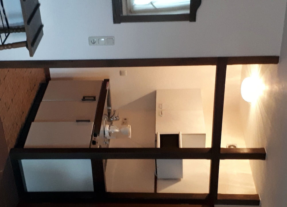 Classic Triple Room, Private Bathroom photo 3