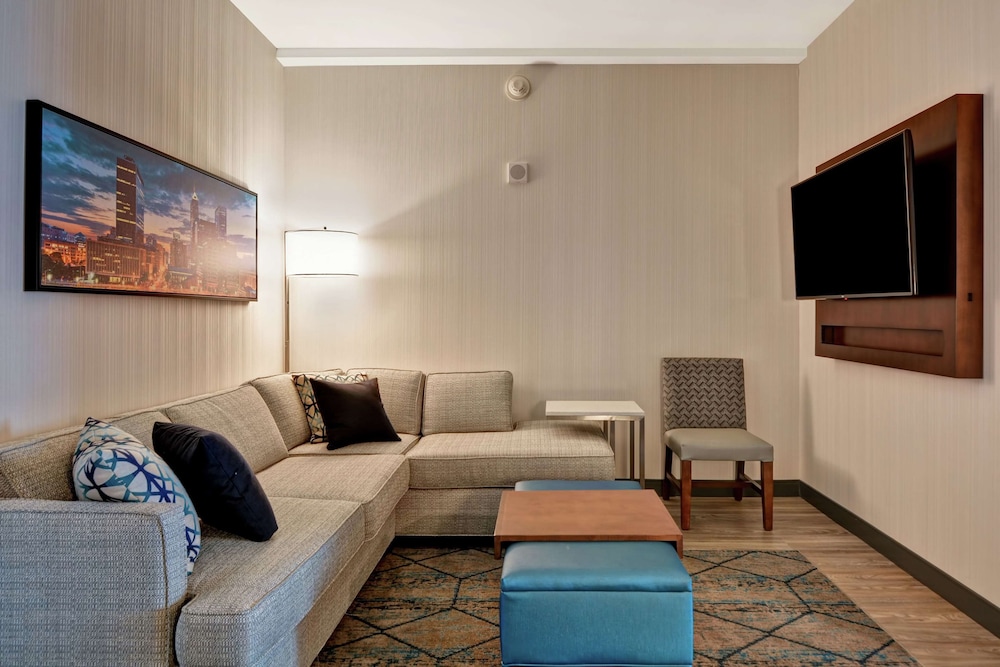 Studio, 1 King Bed, Accessible Bathtub - Photo 8