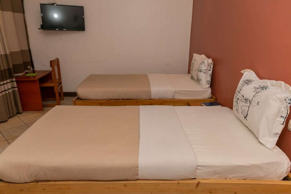 Standard Twin Room, 2 Twin Beds - Photo 1