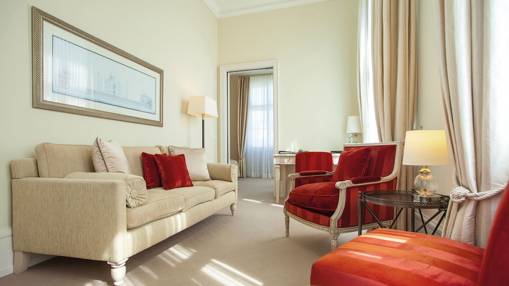 Junior Suite, 1 Bedroom, Non Smoking, Park View thumbnail 5