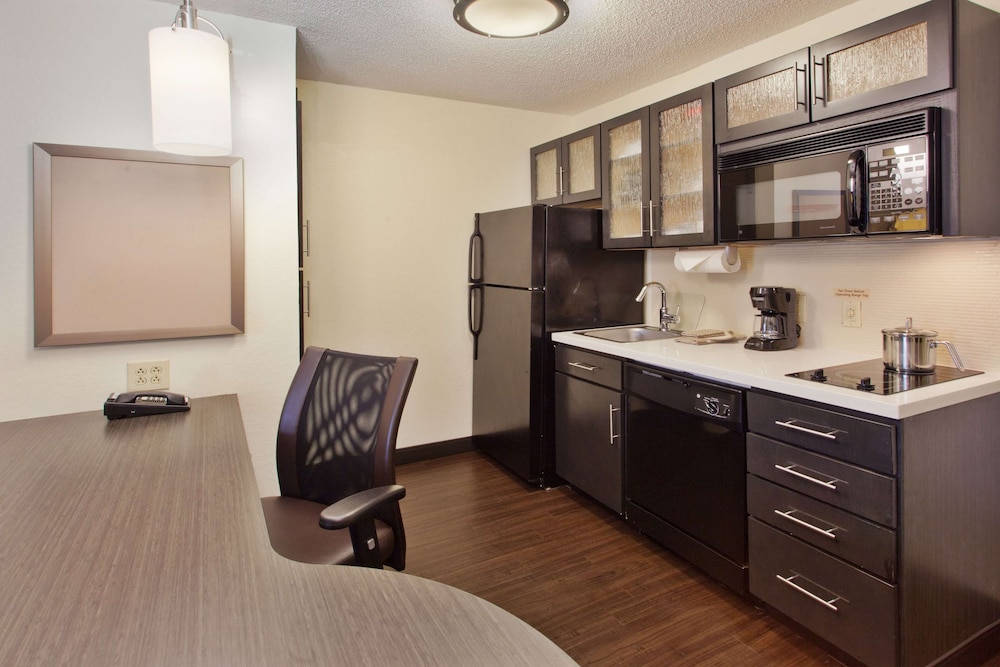 Suite, 1 Queen Bed with Sofa bed (One Bedroom) - Photo 3