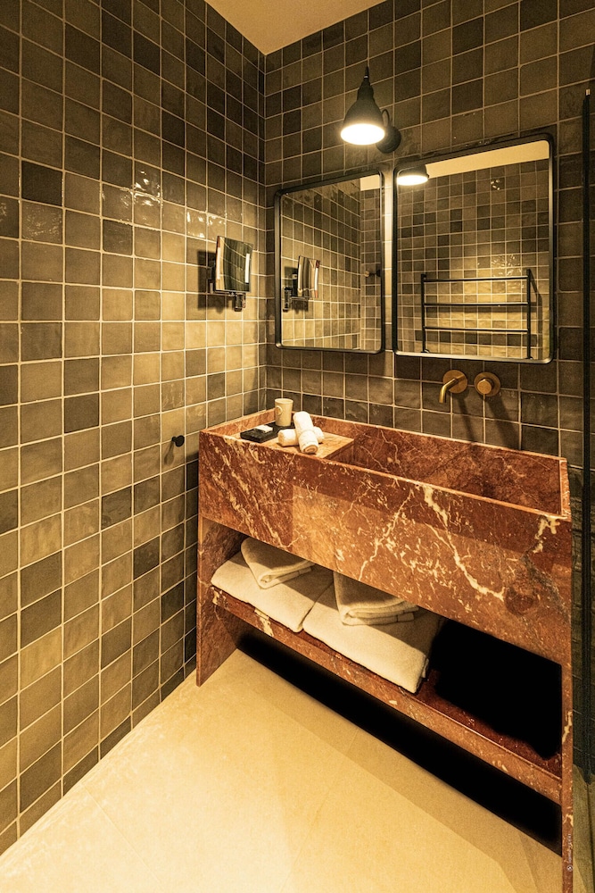 Suite - Photo 3