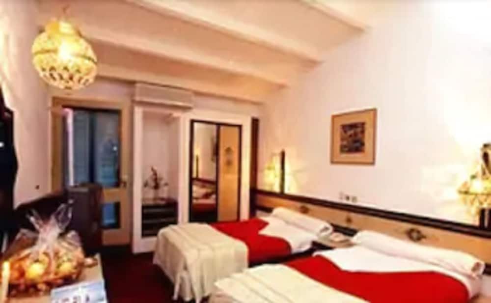 Single Room photo 2