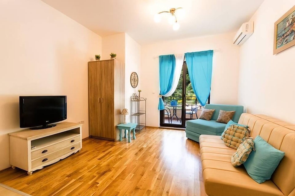 Standard Studio (Blue Breeze) photo 1