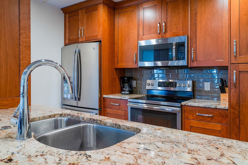 2 Bedroom Condominium - Photo 3