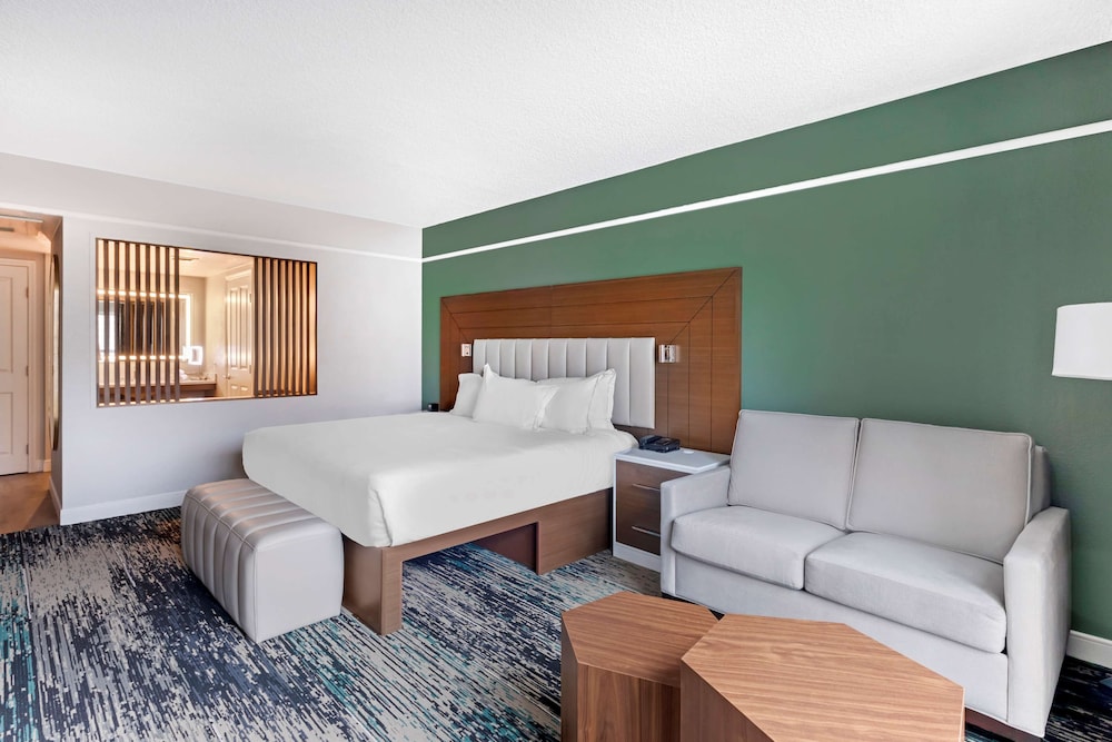 Suite, Multiple Beds, Kitchen - Photo 1