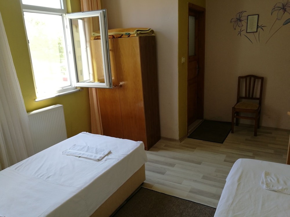 Standard Twin Room photo 3