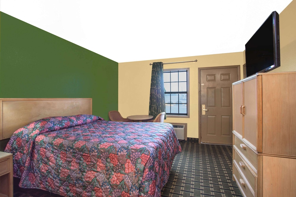 Room, 1 Queen Bed photo 2