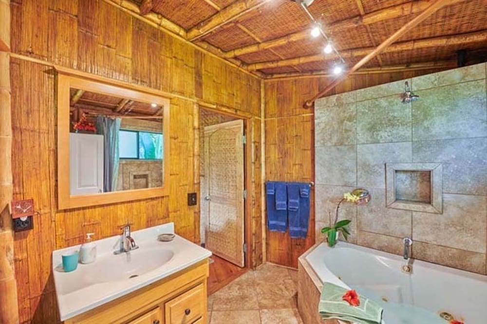 Comfort Cottage, 2 Bedrooms, Hot Tub, Garden View photo 1