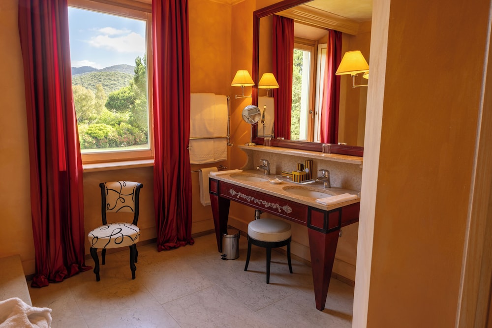 Deluxe Room (with mezzanine) photo 3