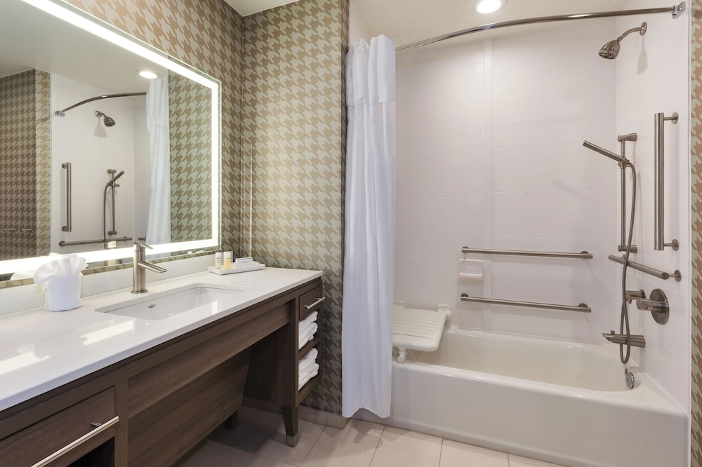 Studio, 2 Queen Beds, Bathtub (Mobility & Hearing) - Photo 1
