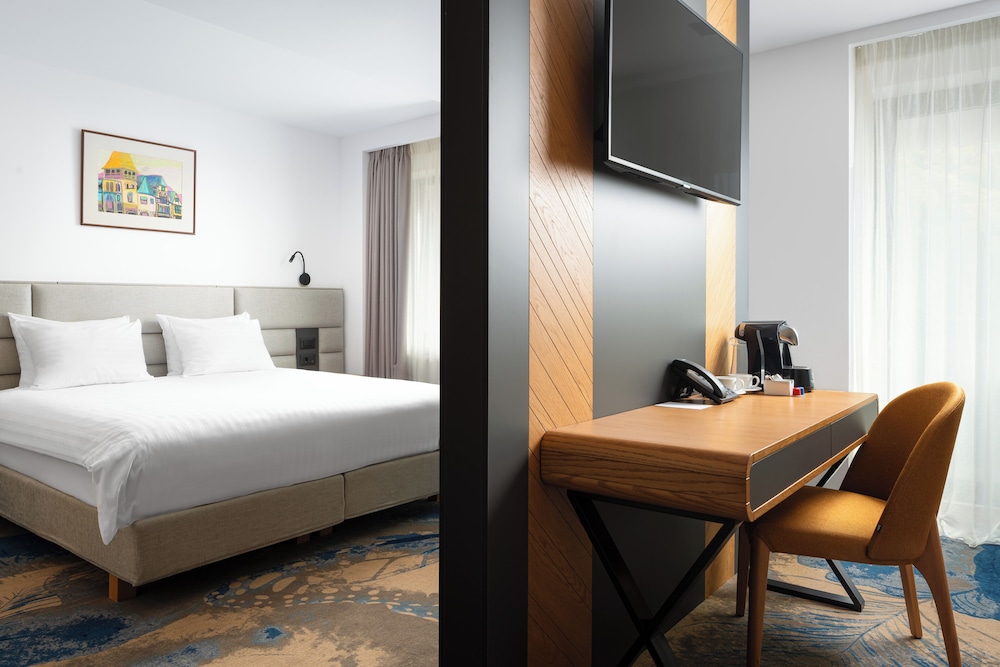 Premium Suite, City View