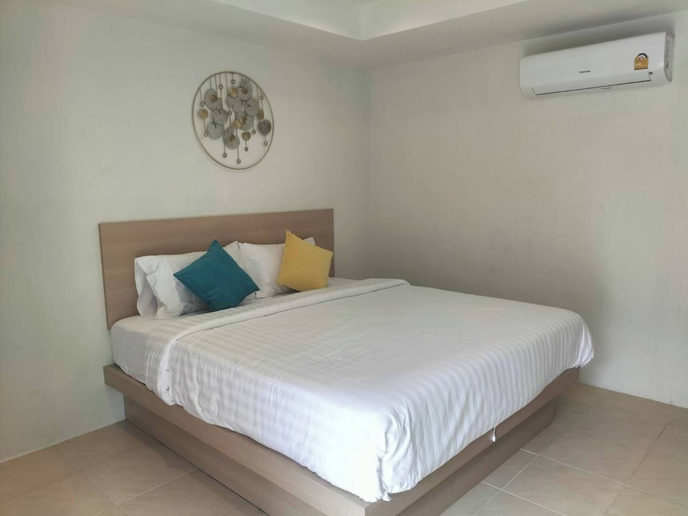 Deluxe Room, Balcony, City View - Photo 1