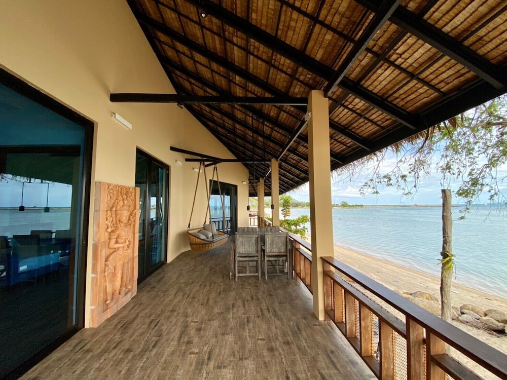 Beachfront 2 bedroom villa - Photo 7