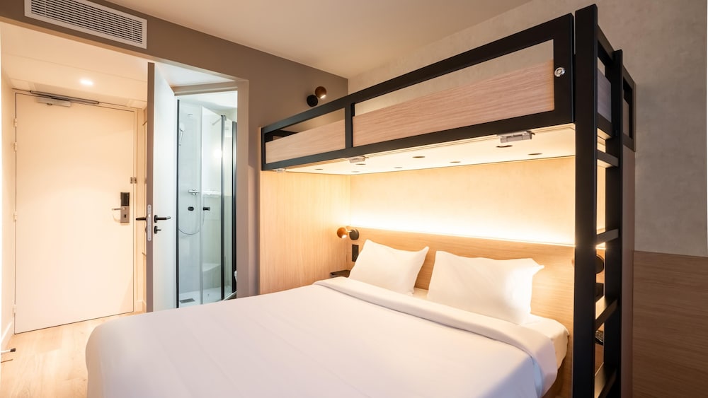 Standard Room, Multiple Beds photo 2