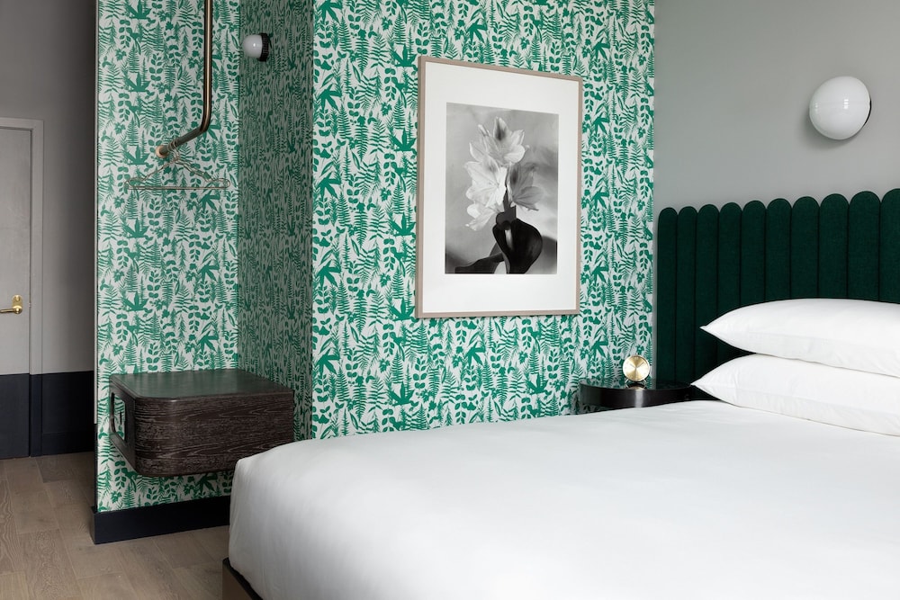 Superior Room, 1 King Bed, City View - Photo 3