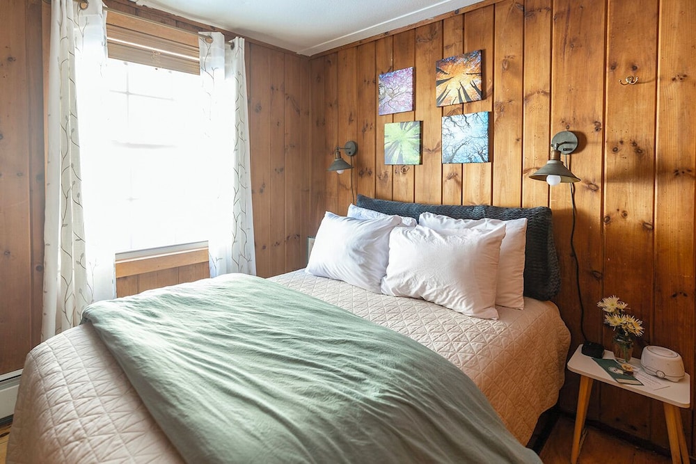 Room 3 - Cedar photo 1