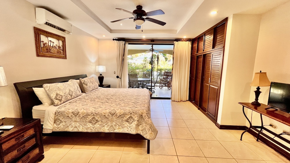 Standard Condo, Pool Access, Ground Floor photo 3