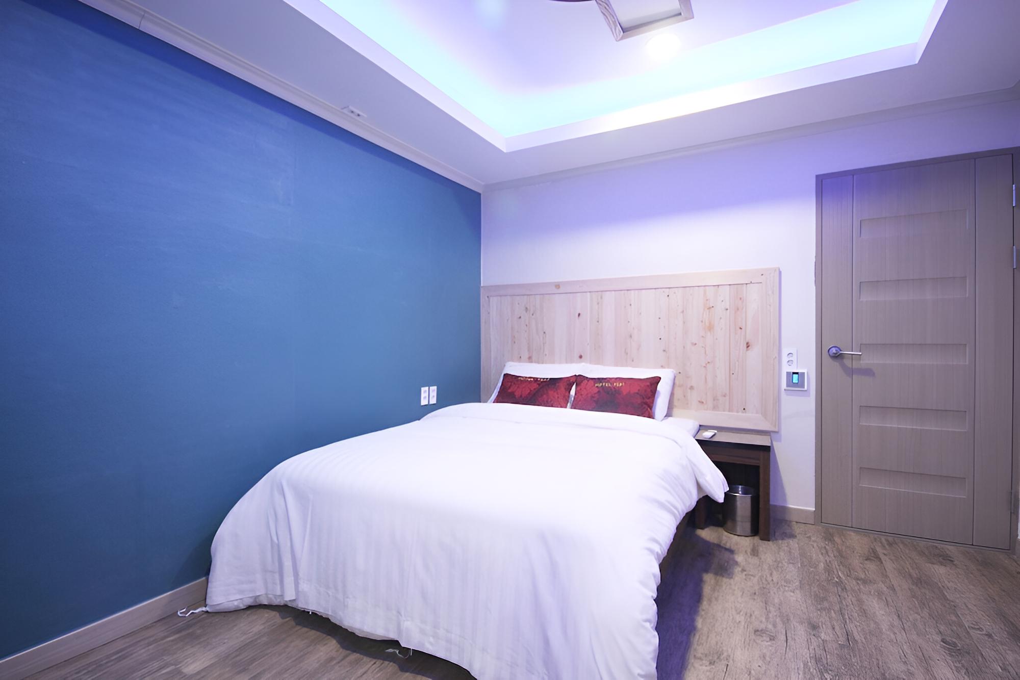 Room (Standard Room) - Photo 4