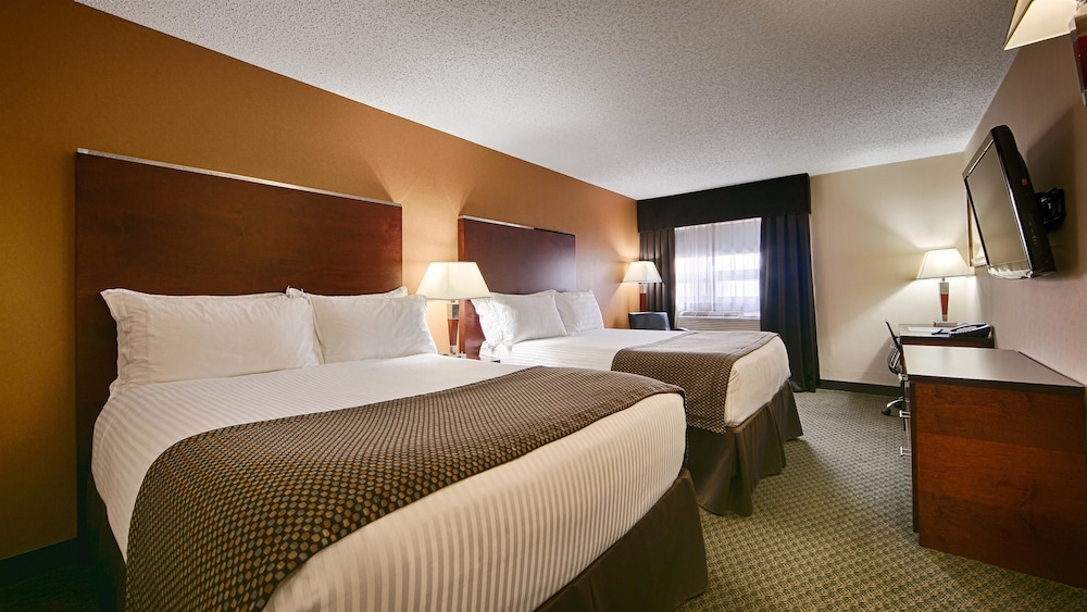 Standard Room, 2 Queen Beds, Non Smoking, Refrigerator & Microwave (Walk-in Shower) - Photo 2