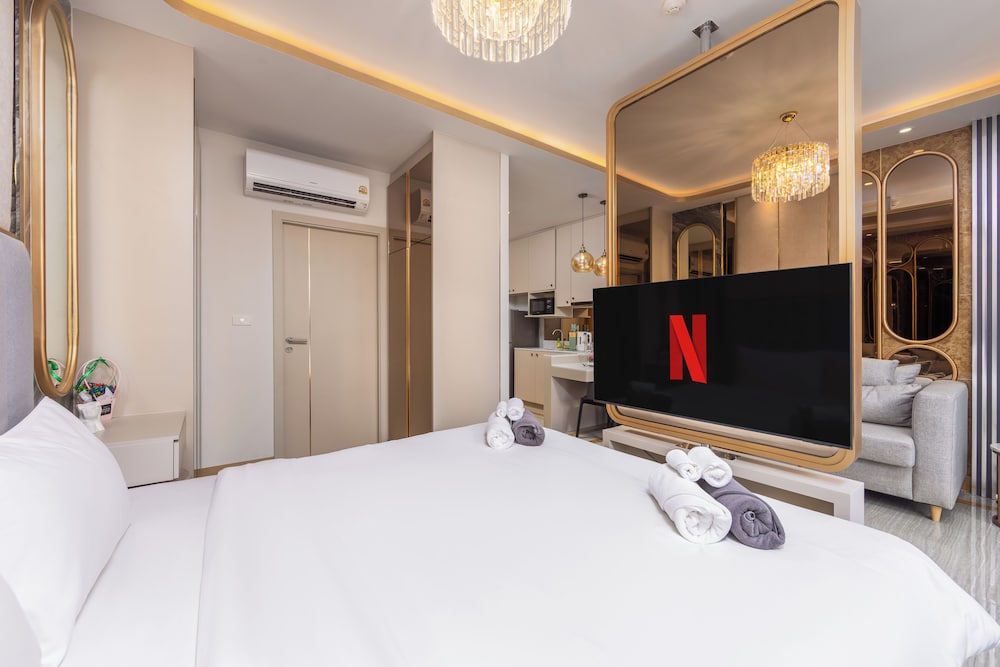 Design Suite, Balcony, Lagoon View