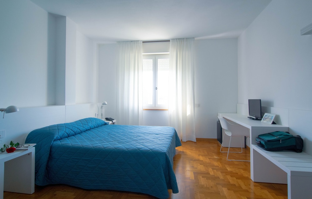 Standard Double or Twin Room photo 1