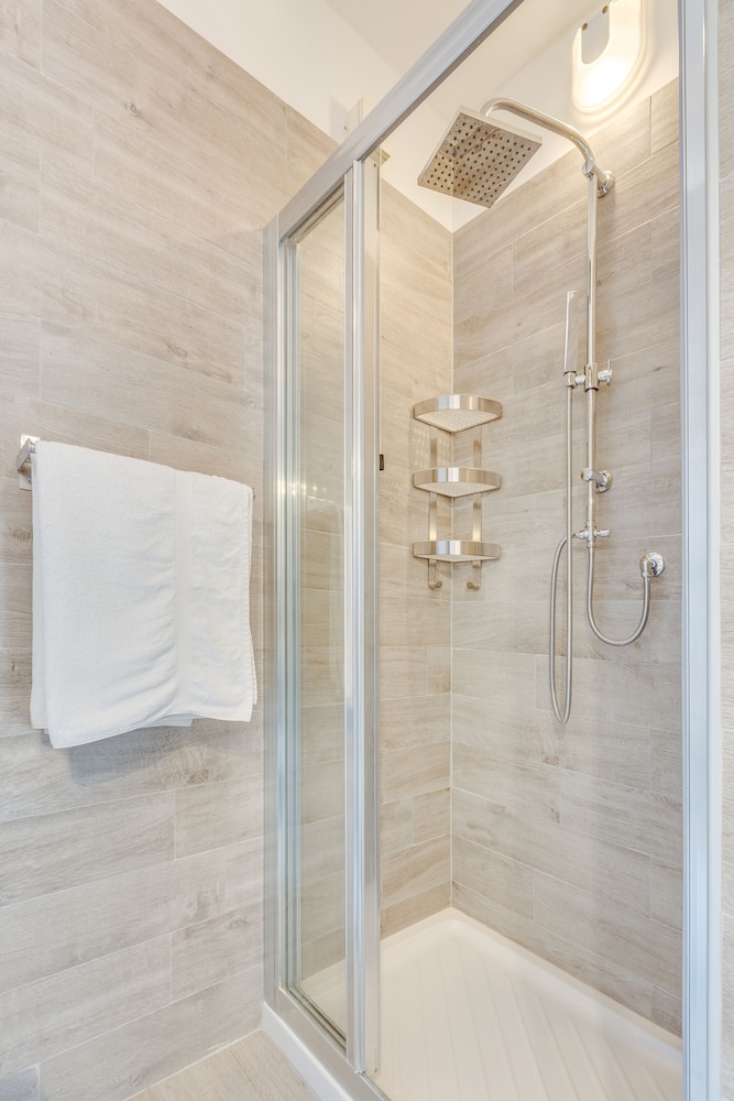 Single Room, 1 Large Twin Bed, Balcony, Sea View photo 3