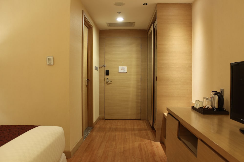 Superior Room, 1 King Bed, Smoking photo 2