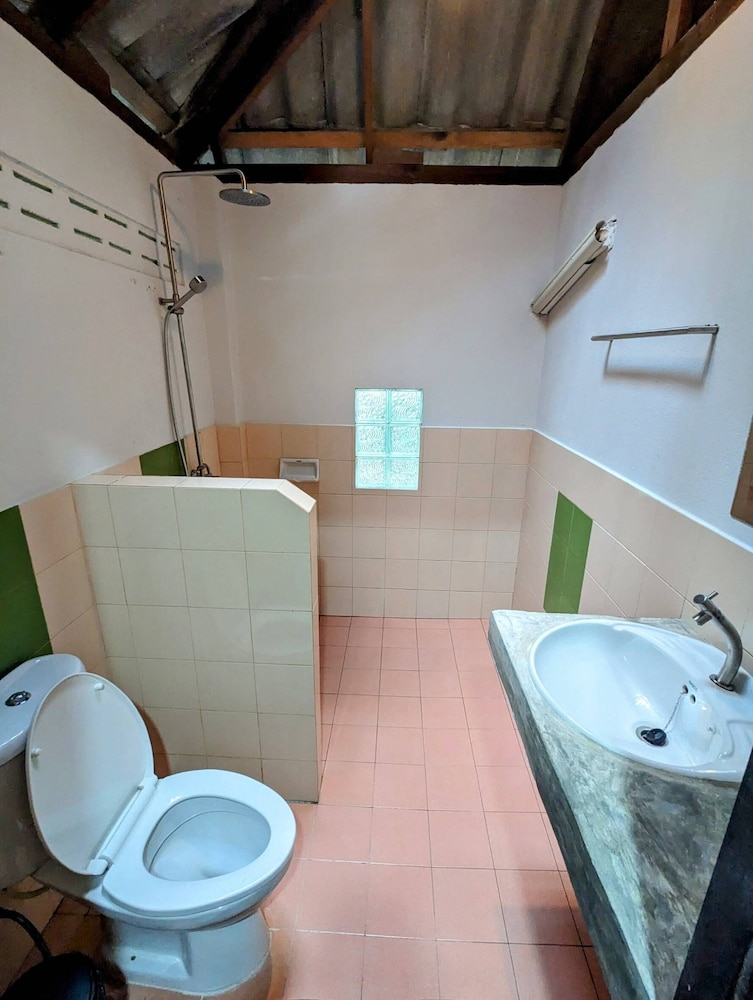 Superior Bungalow - Photo 7