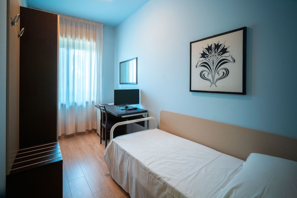 Single Room - Photo 1