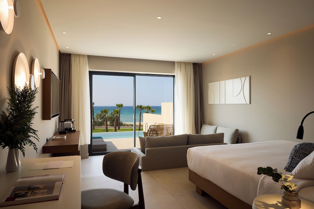 Junior Suite, Private Pool, Sea View (Premier) photo 3