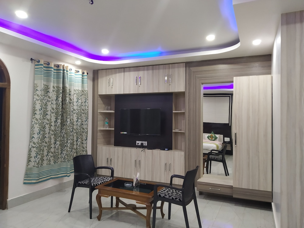 Executive Suite - Photo 6