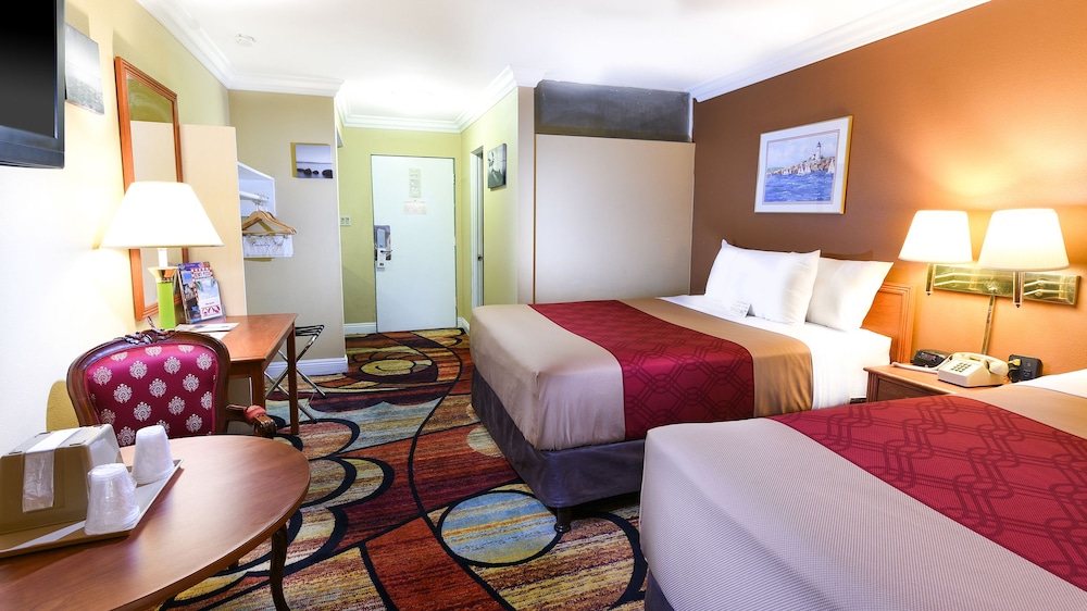 Standard Room, 2 Queen Beds, Non Smoking - Photo 4