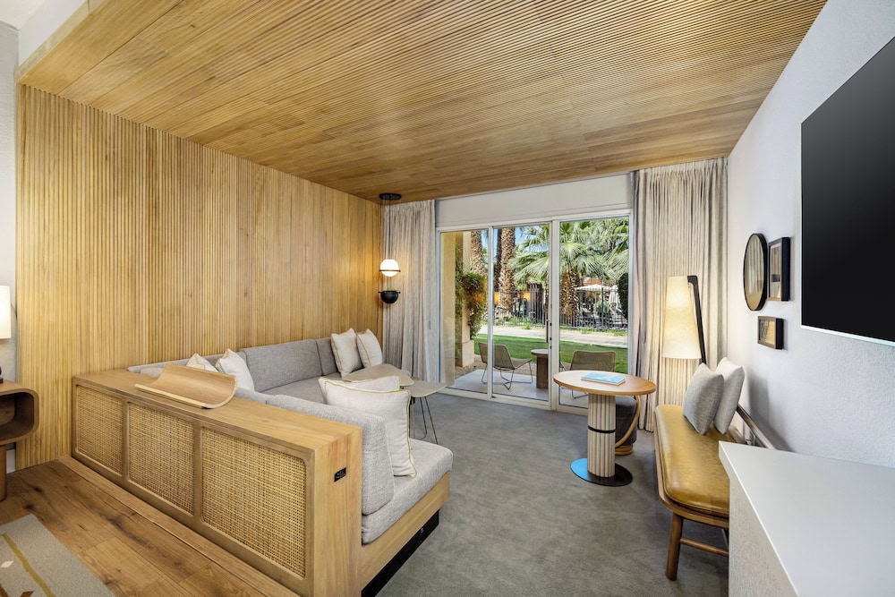 1 King Bed with Pool Access - Photo 2