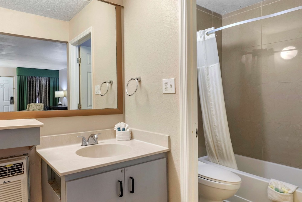 Efficiency, Room, 2 Double Beds, Non Smoking - Photo 6