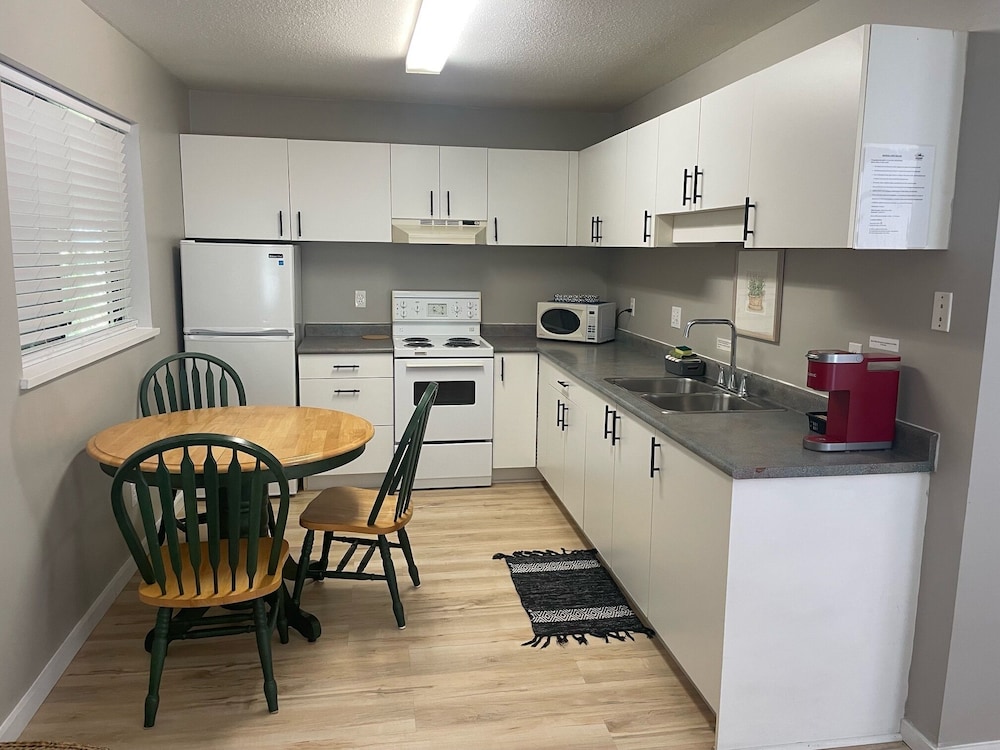 4-Plex Suite (No Pets) photo 2