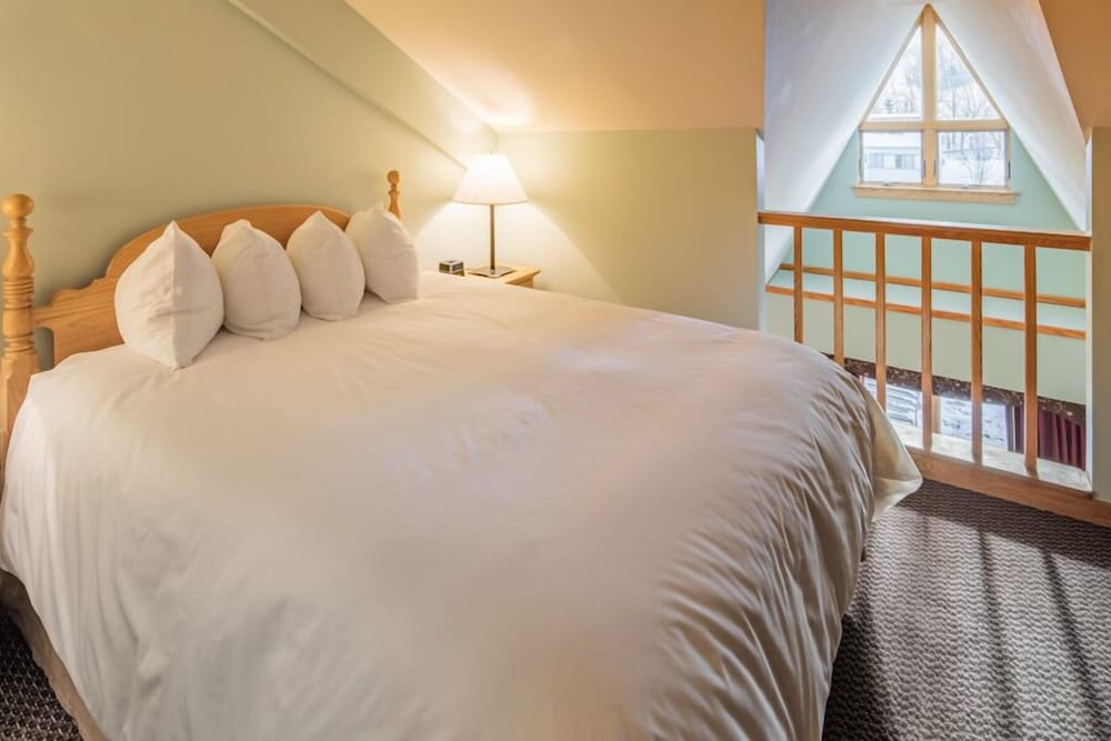 Suite, Multiple Beds - Photo 4