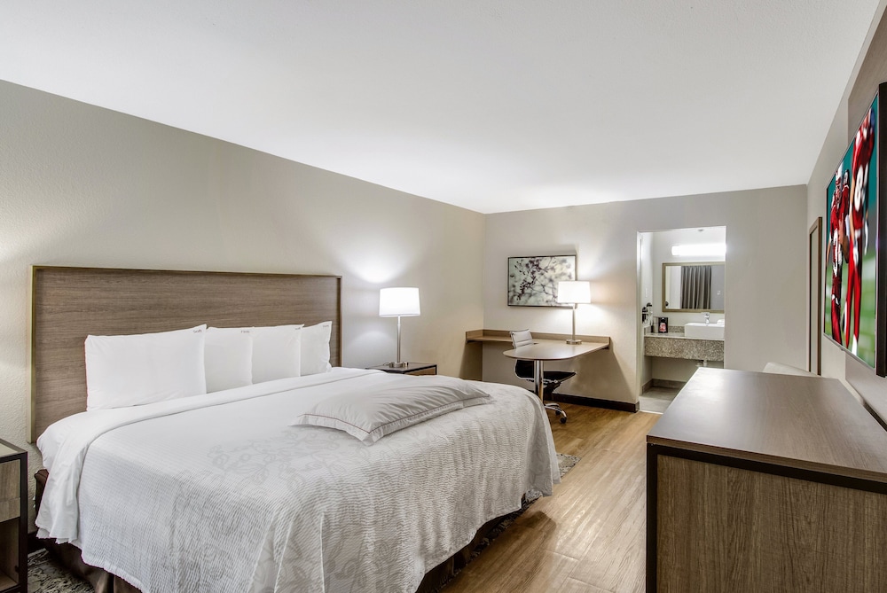Premium Room, 1 King Bed (Upgraded Bedding & Snack, Smoke Free) - Photo 1