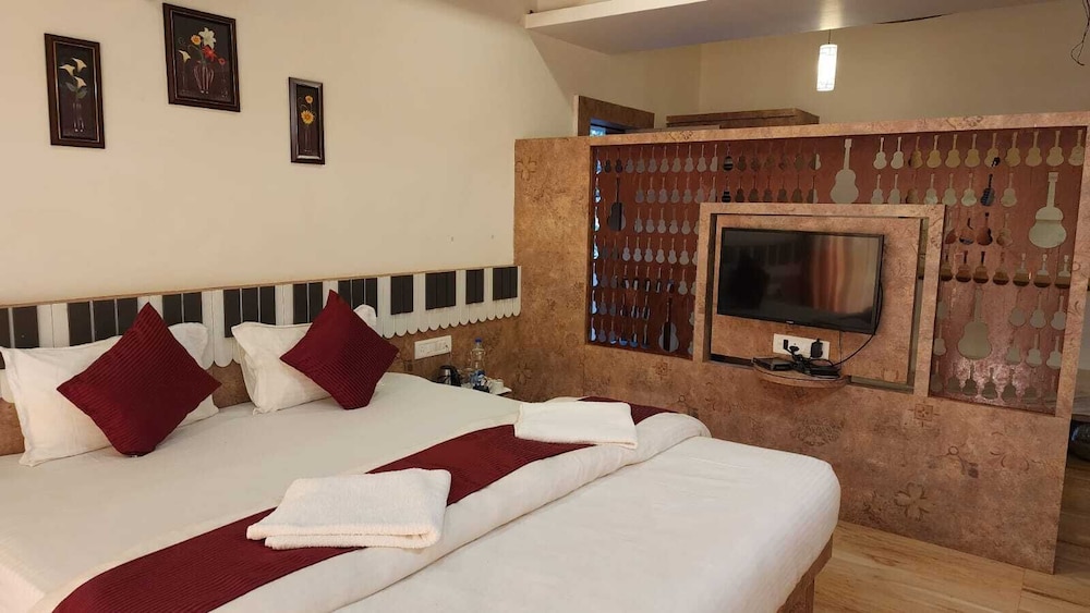 Suite, City View
