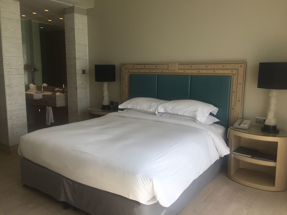 Room, 1 King Bed, Non Smoking, Sea View photo 2