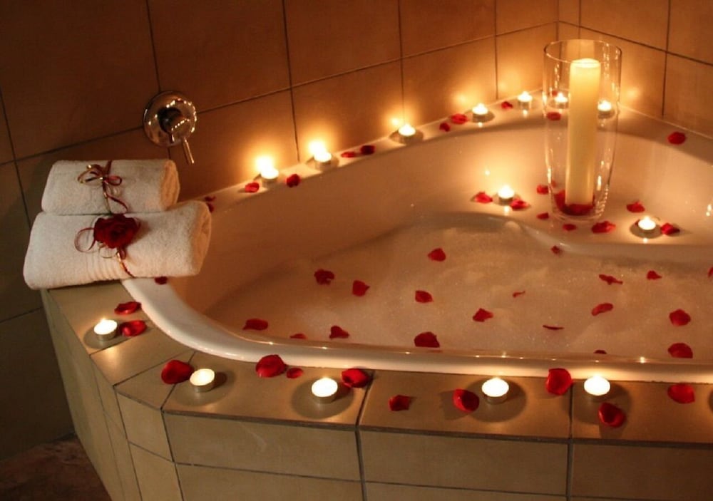 Deluxe Suite, Multiple Beds, Jetted Tub, Pool View photo 2