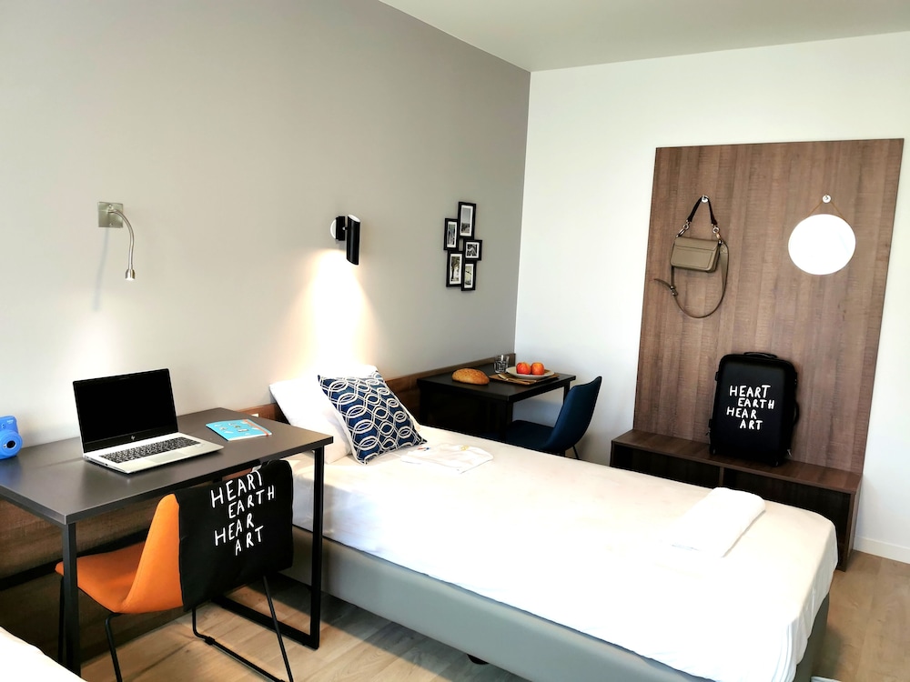 Standard Studio, 2 Twin Beds
